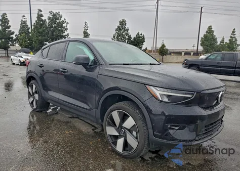 2024 Volvo C40 Recharge Plus z USA, uszkodzony, nr VIN YV4ER3GL2R2104873